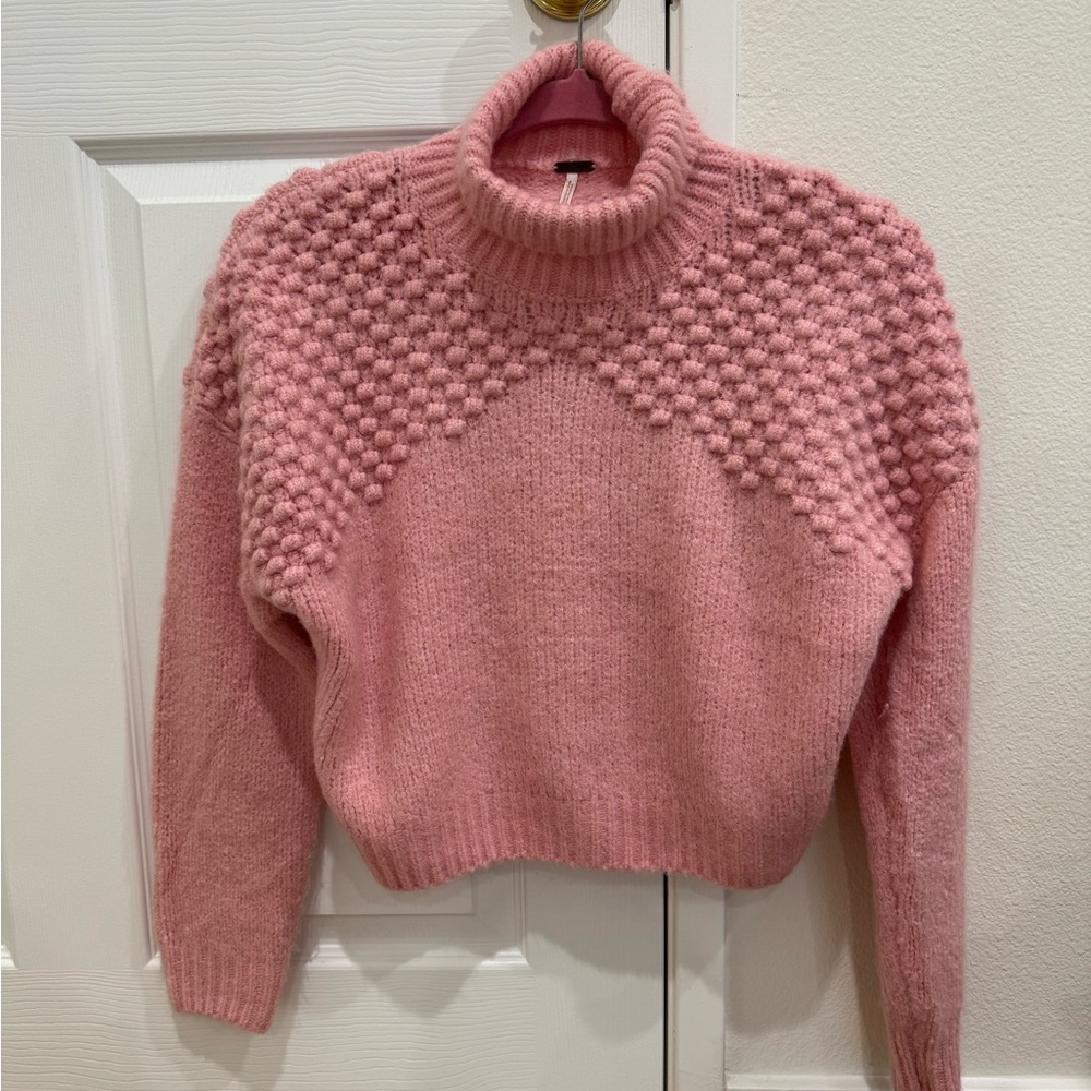 Free people sweater only worn once in a very good condition